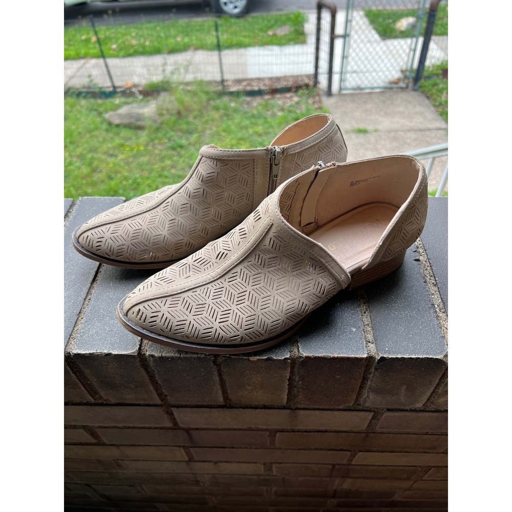 Restricted Tan Laser Cut Perforated D'Orsay Ankle Booties Shoes Size 8.5‎